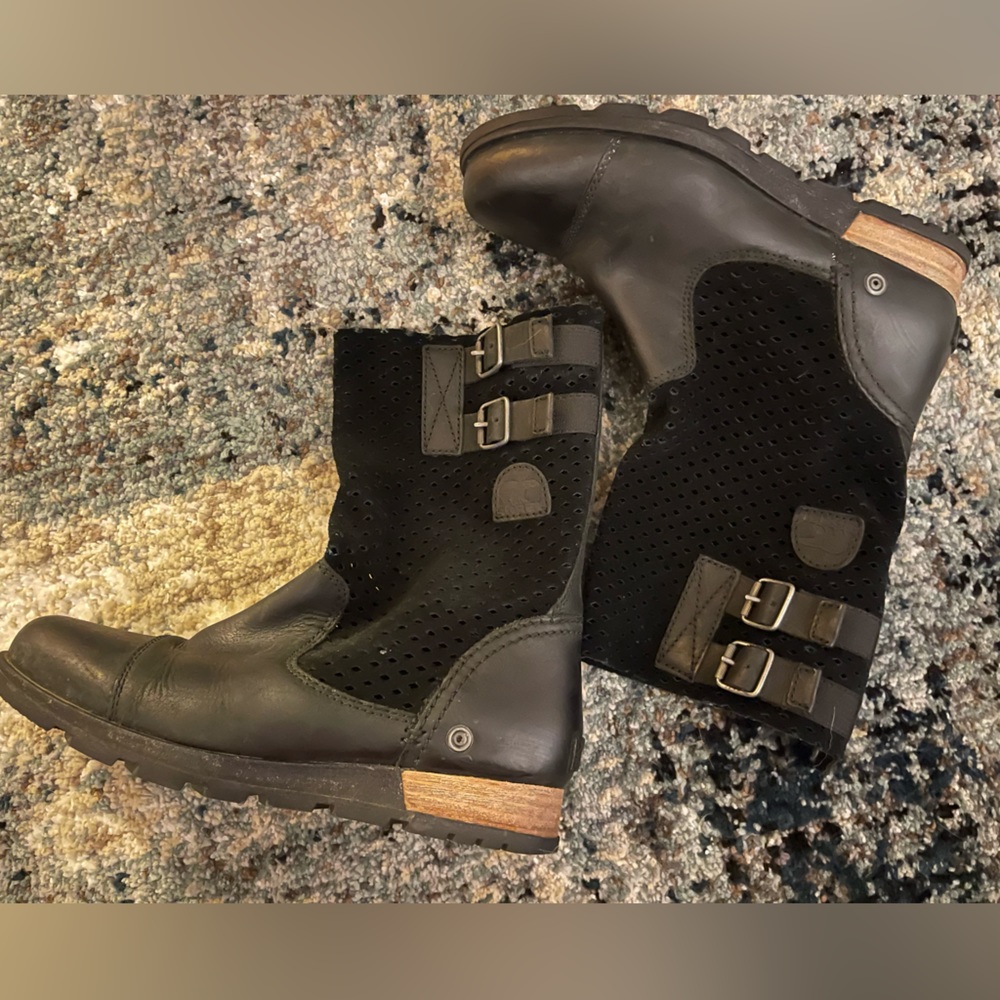 Sorel black leather boots size 7